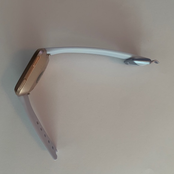 Fitbit Versa Rose Gold - Picture 2 of 8